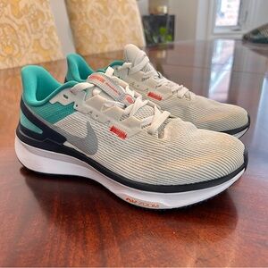 Nike Structure 25 Women’s Size 6 White Jade Air Zoom Excellent Condition
